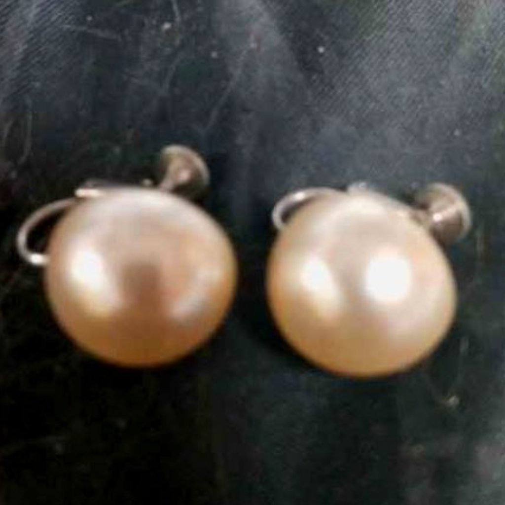 Retro Pair Of Richelieu Screw On Clip Button Earrings